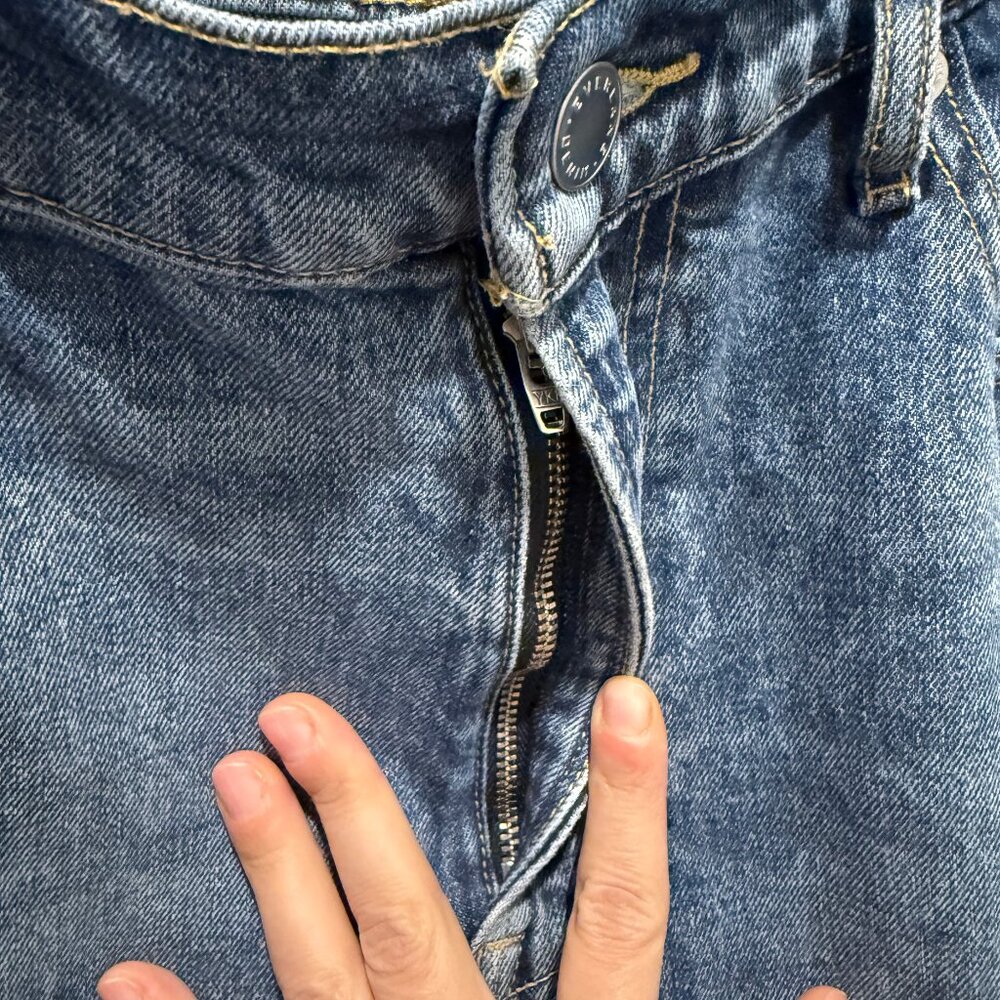 Everlane Original Cheeky Jean - 30R - Picture 3 of 6